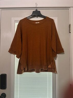 Umgee Ribbed Boxy Knit Top in Rust Brown 3/4 length sleeve